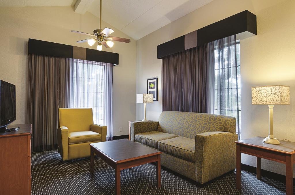 Baymont By Wyndham Greenville Woodruff Rd Exterior foto